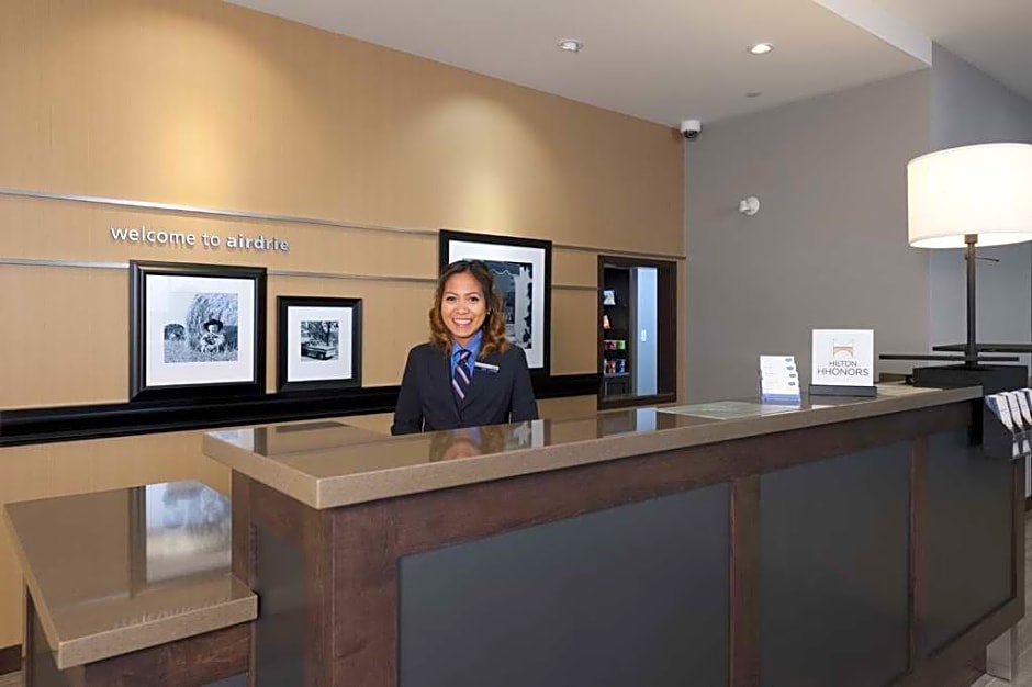Hampton Inn & Suites by Hilton Airdrie