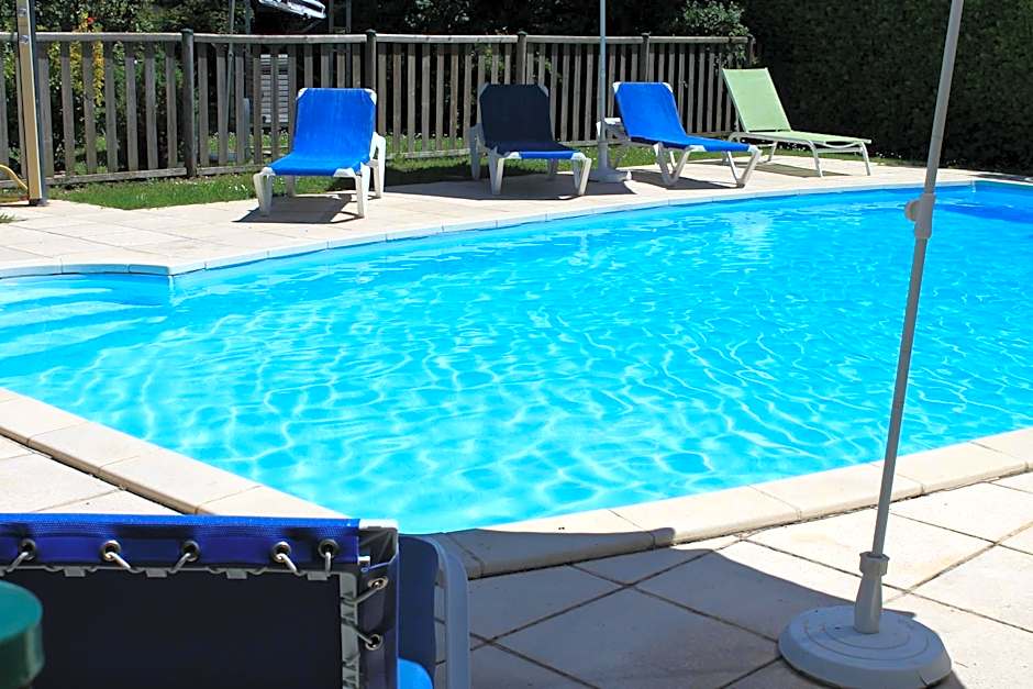 Logis Hotels- Auberge de la Tour - Hôtel et restaurant