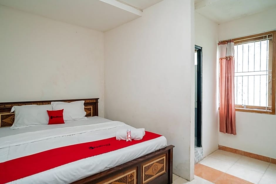 RedDoorz Syariah near Batu Night Spectacular 3