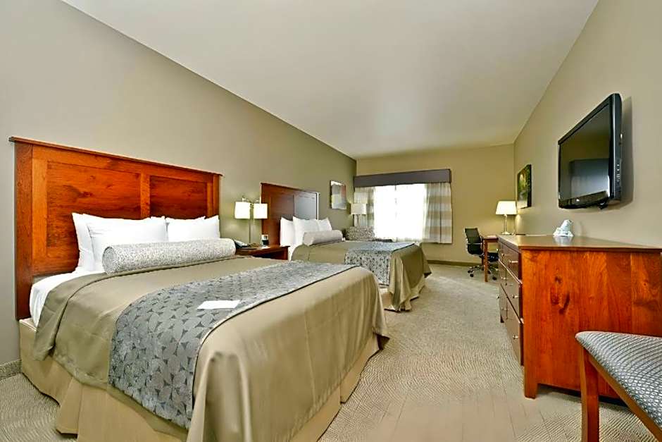 Green Mill Village Hotel & Suites, BW Signature Collection