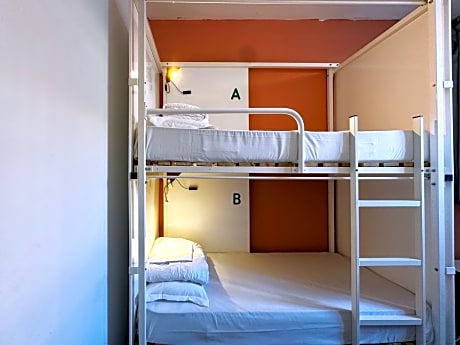 Bed in 6-Bed Dormitory with Private Bathroom