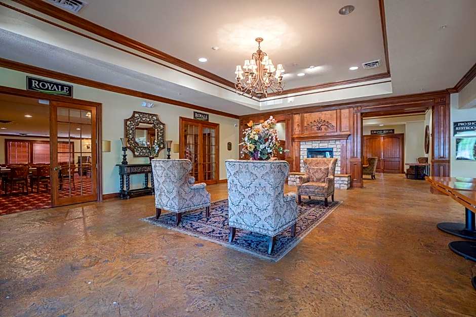 Elegant Lakeside Retreat in Branson