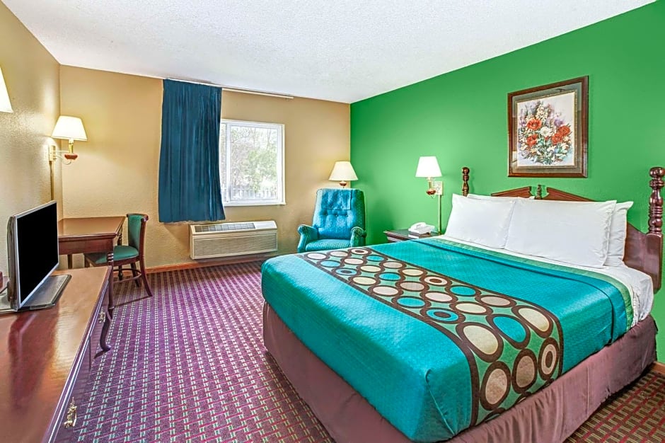 Super 8 by Wyndham McHenry