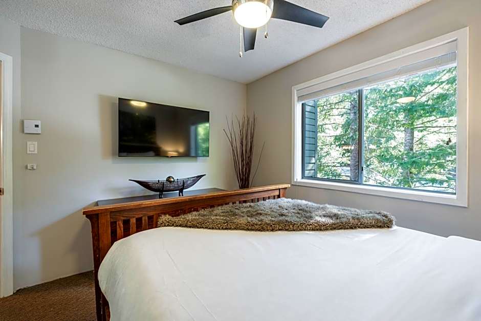 Powderview by Outpost Whistler