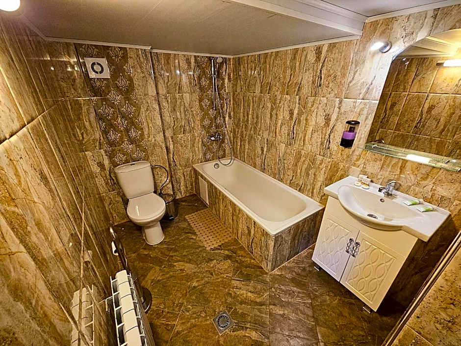 Alen Mak Forest Hotel