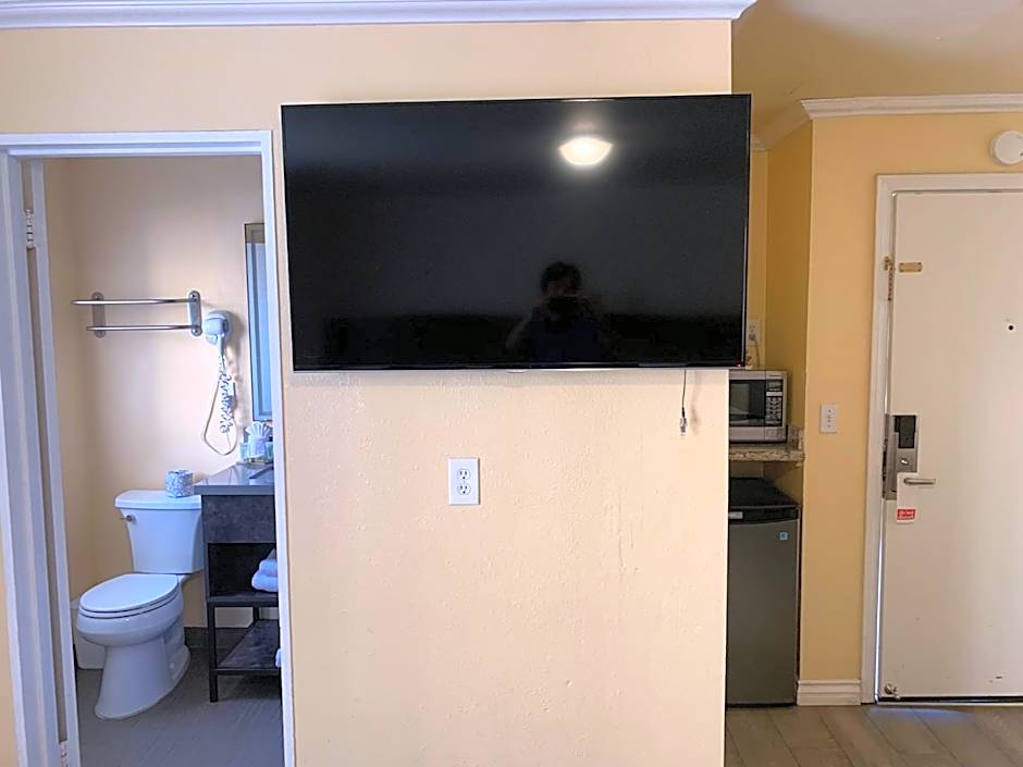 Oasis Inn and Suites