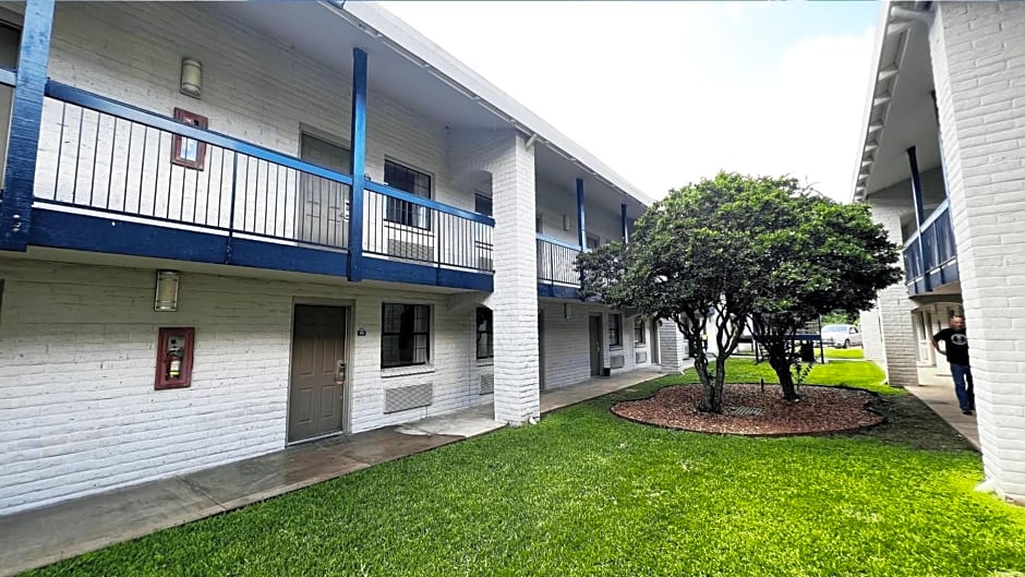 Days Inn by Wyndham Sulphur West