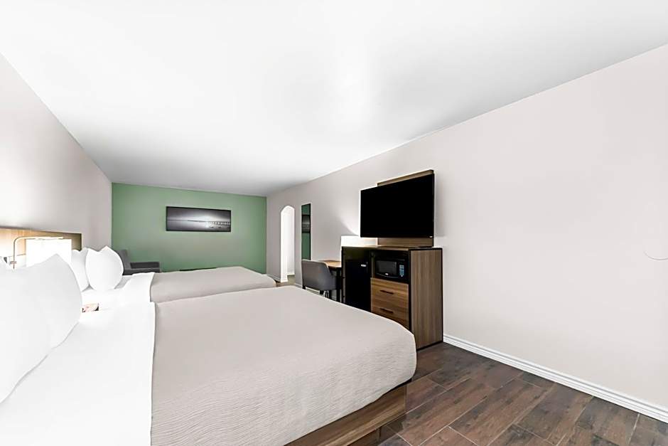 Quality Inn & Suites Port Lavaca near Lighthouse Beach