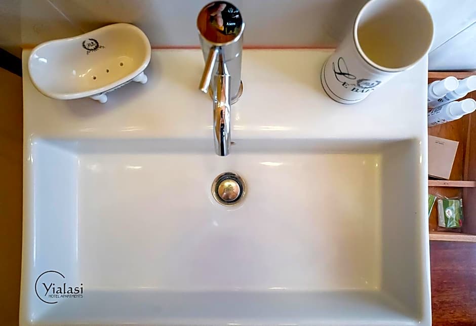 Yialasi Hotel