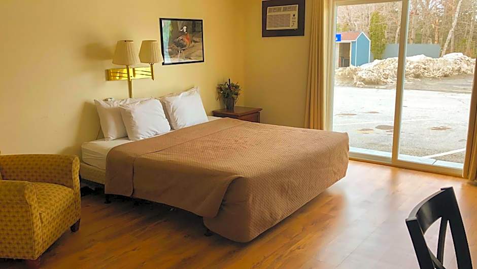 Photo 1 of 8 of 1 King Bed, Accessible