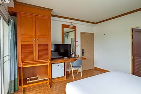 Panoramic Oceanfront Room