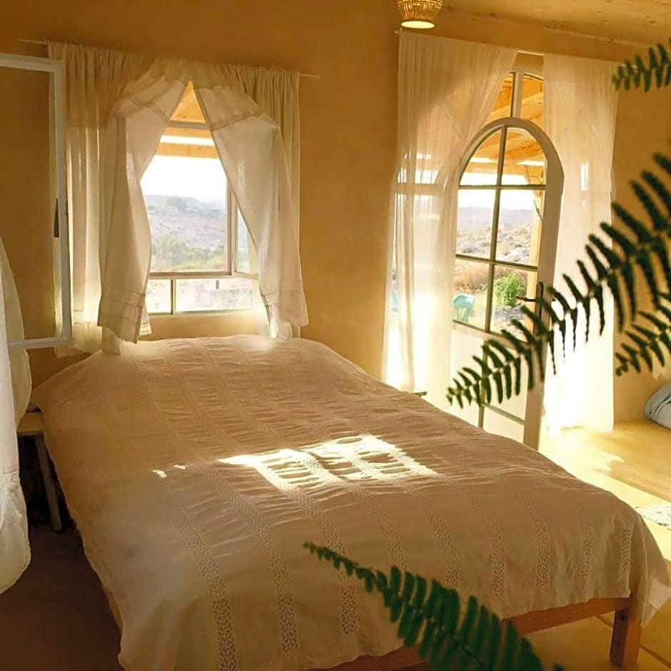 המצפה-אירוח מדברי בעזוז