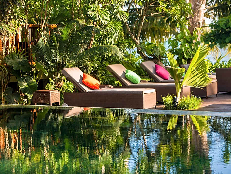 Dhevatara Beach Hotel