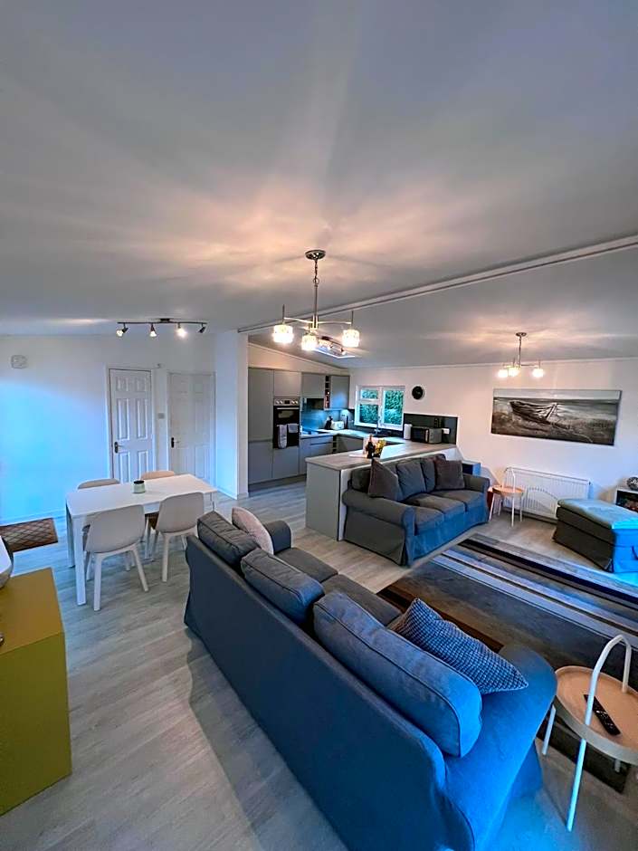 The Warren Holiday Park - Family Chalet