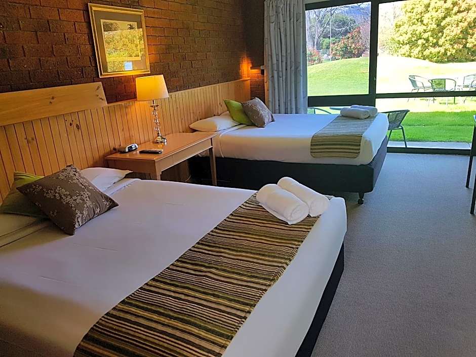 Motel Sierra - Bright