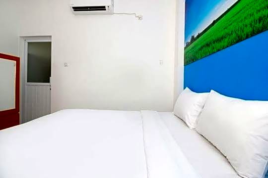 RedDoorz Plus Syariah at Polamas Andalas