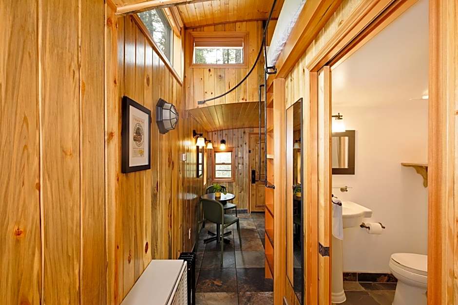Loge Glacier – Essex, MT