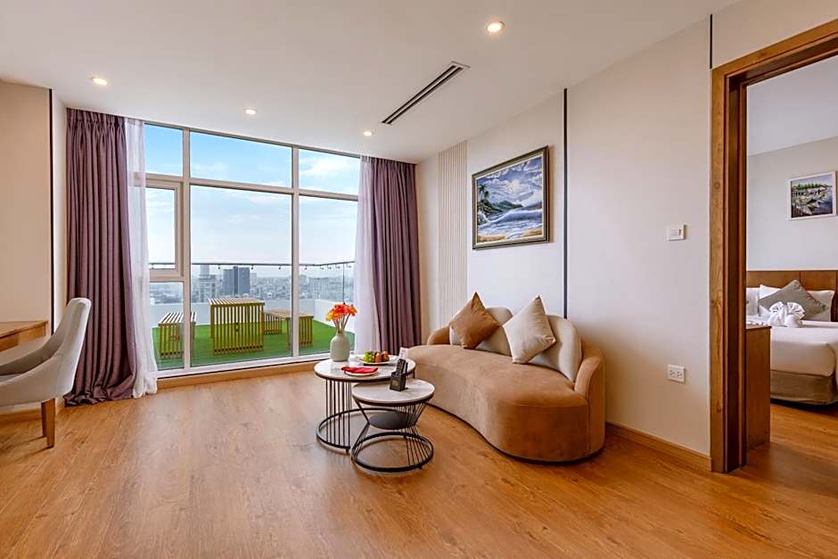 Photo 1 of 2 of Executive Suite
