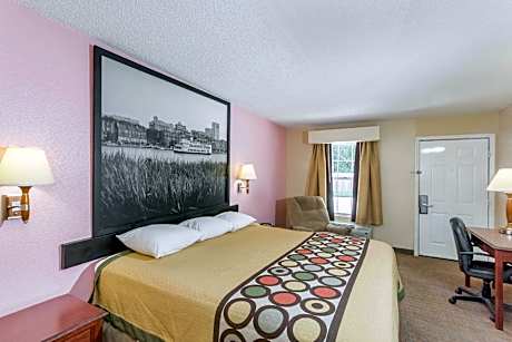 1 King Bed Non-Smoking