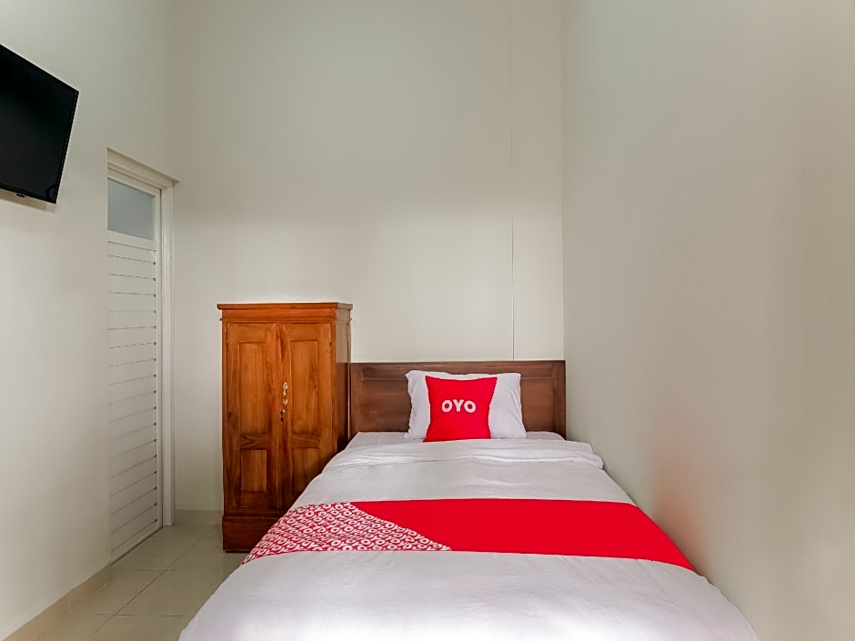 OYO 90045 Annafi Apartel