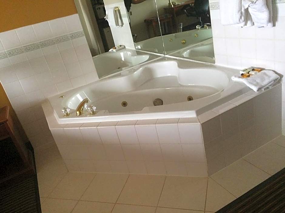 Foxwood Inn and Suites