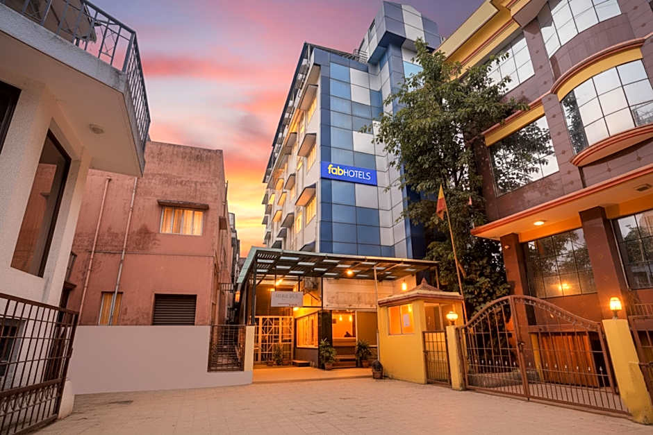 FabHotel Savi Inn - Nr. Mantri Square Mall