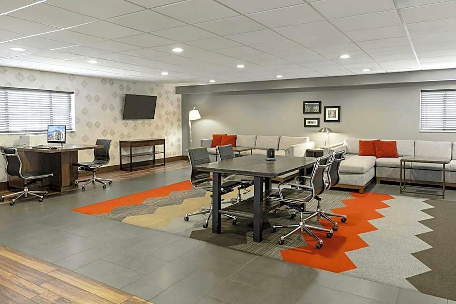 Four Points by Sheraton Milwaukee Airport