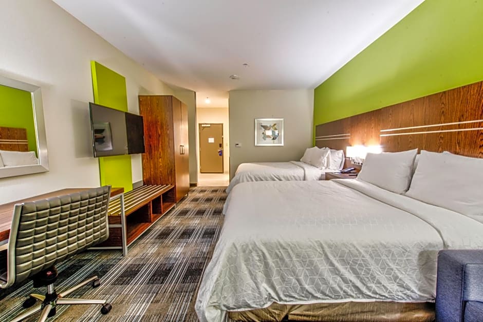 Holiday Inn Express & Suites Farmers Branch