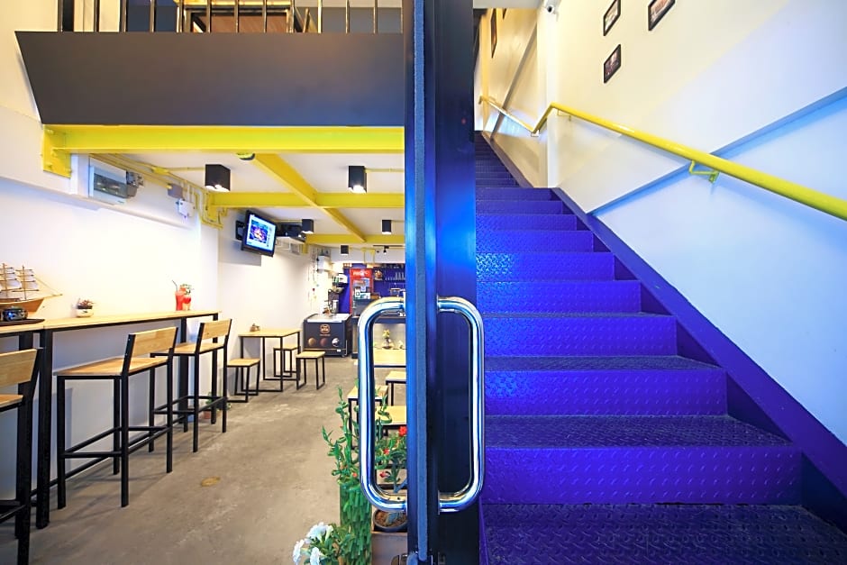 Tuk Tuk Hostel by ZUZU