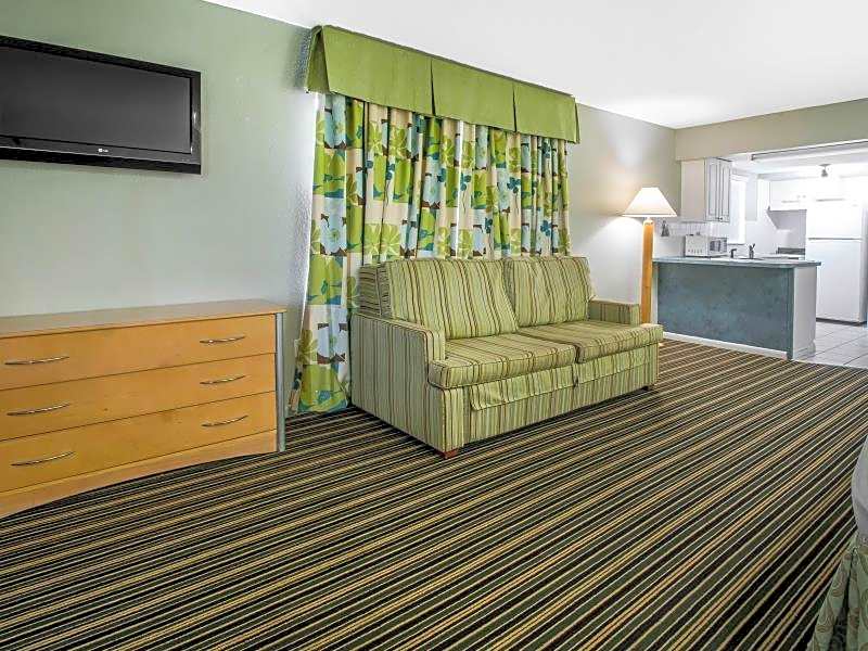 Rodeway Inn & Suites Winter Haven Chain of Lakes
