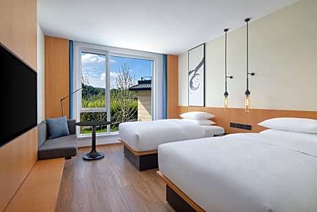 Fairfield Twin, Guest room, 2 Twin, Garden view