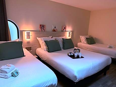 Family Room (3 Adults)