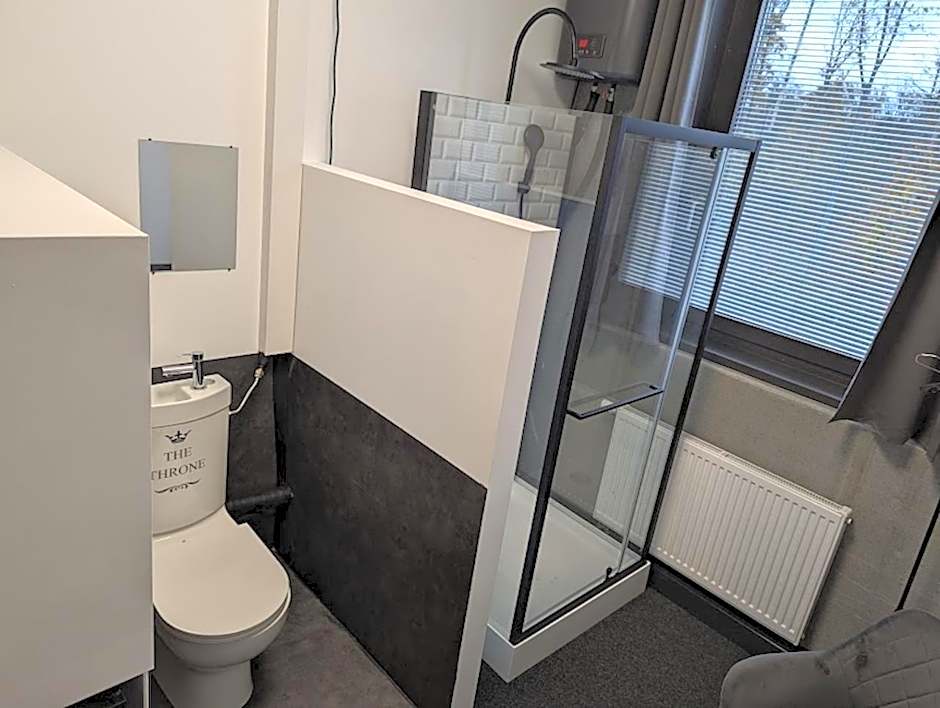 BUSINESS-MOTEL free WiFi & massage, air-con, XXL-Parking, Wallbox, Smart TV, Video-Security