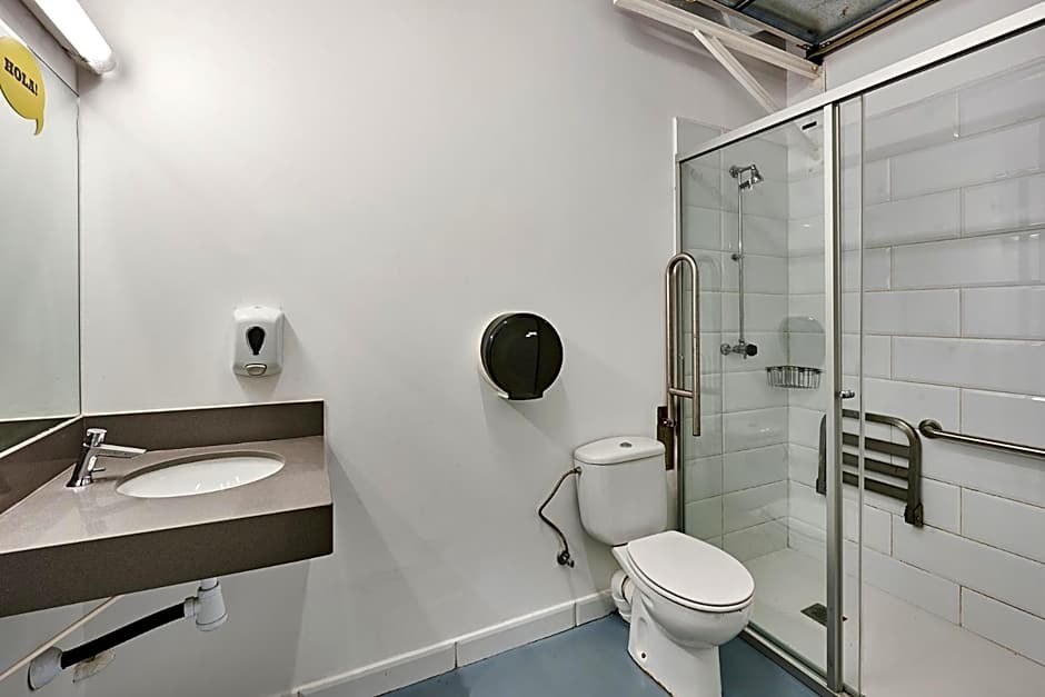Hola Hostal Collblanc