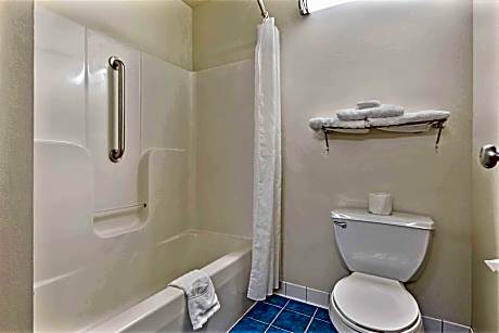 2 Queen Beds Non-Smoking Microwave And Refrigerator Wi-Fi Full Breakfast