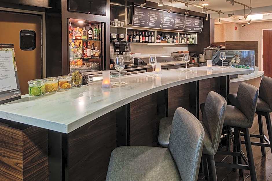 Courtyard by Marriott Chicago St. Charles