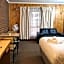 Country Roads Motor Inn