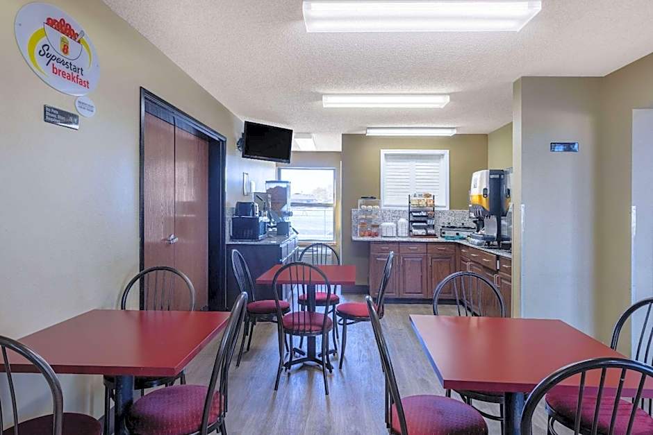 Super 8 by Wyndham Nixa/Springfield Area