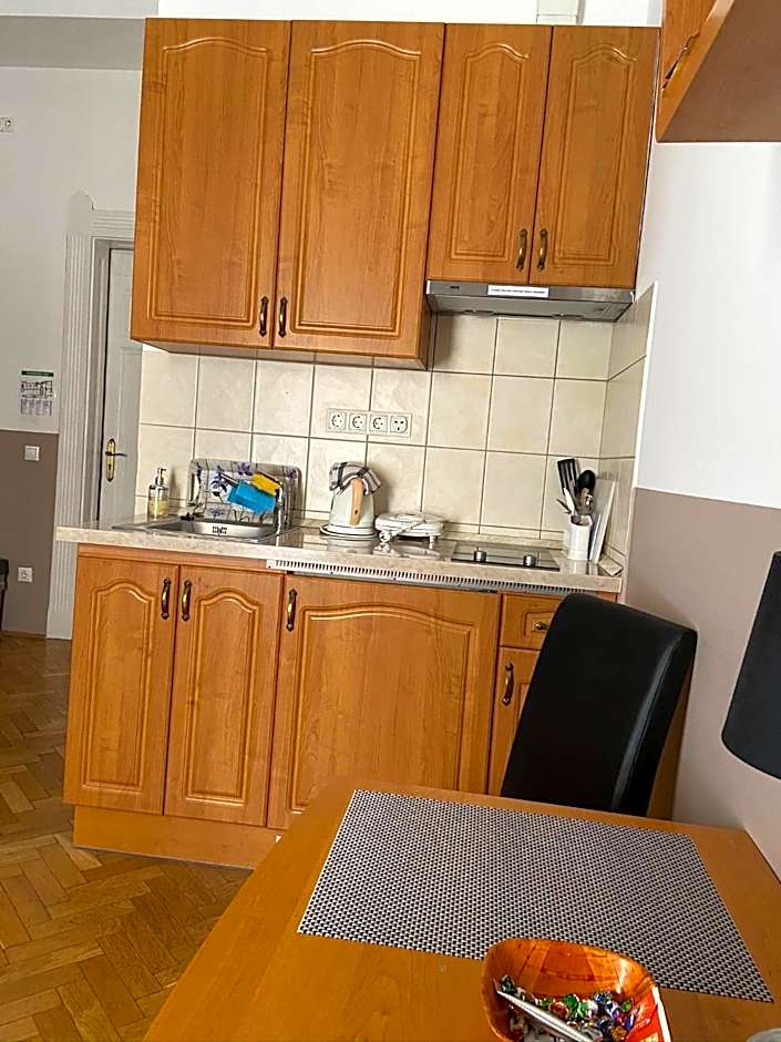 Guest Rest Studio Apartments