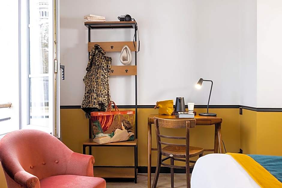 Le Village Montmartre by Hiphophostels