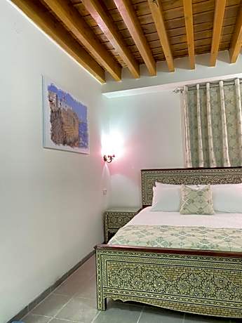 Deluxe Room (2 Adults + 1 Child)