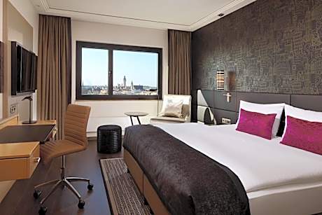 Deluxe, Guest room, 1 King, City view