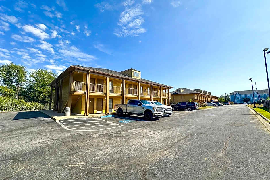 Bonita Lakes Inn