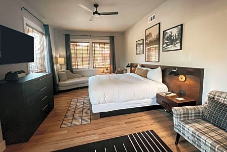 1 King Bed Junior Suite Non-Smoking