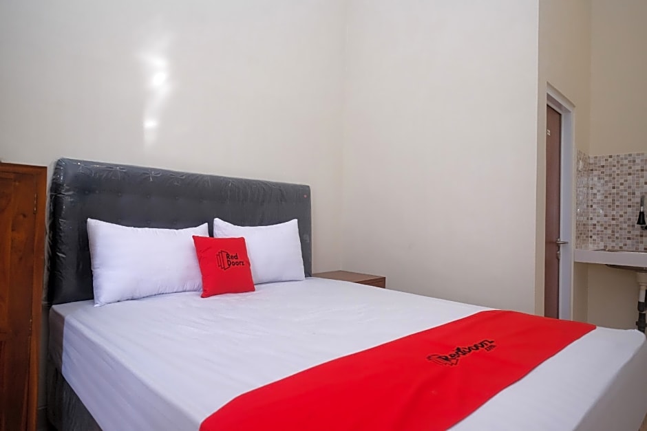 RedDoorz Syariah near Transmart Pabelan Solo