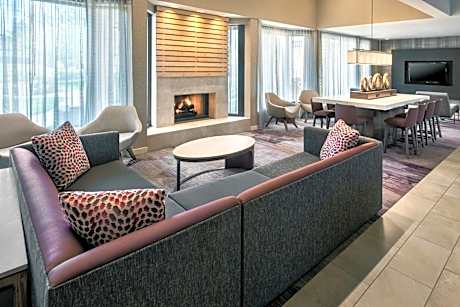 Courtyard by Marriott Newark Liberty International Airport