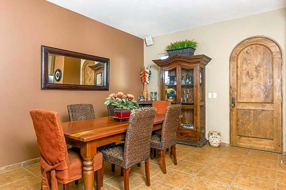 Bella Sirena 305-A - Elegant Oceanview Condo on Beachfront Resort