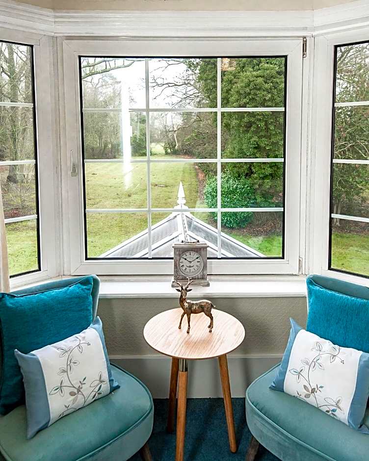 Trivelles Waterhall Country Gatwick Hotel & airport parking