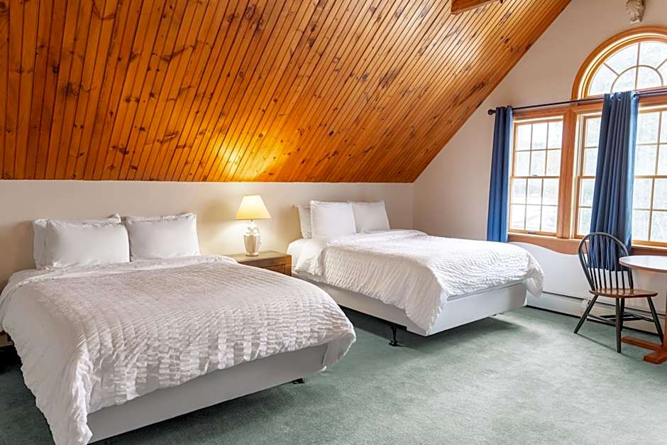 Sara Placid Inn & Suites