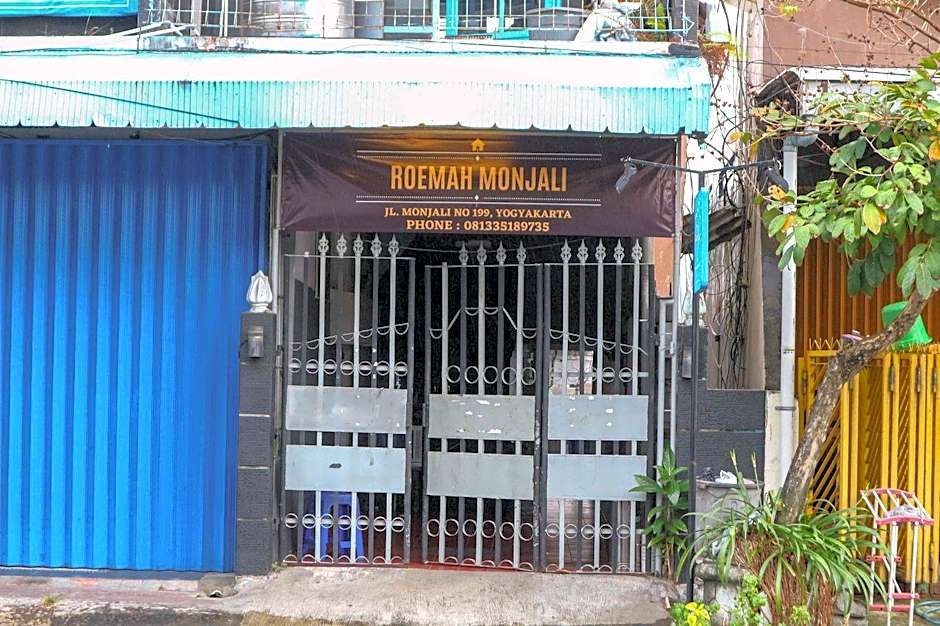 Roemah Monjali By RedDoorz – Sleman, MN